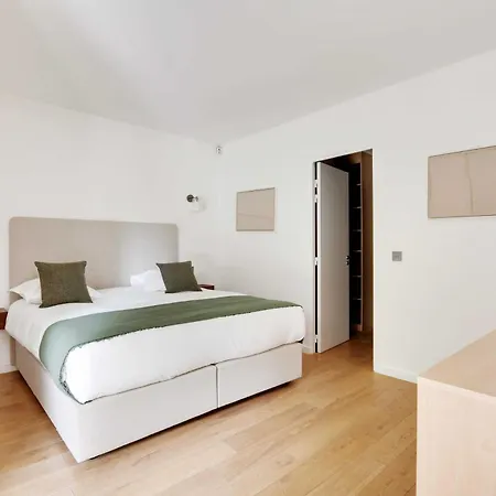 Appartamento Passy - Eiffel Tower - Amazing 2br With Garden Parigi
