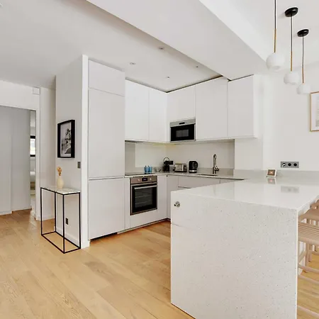 Passy - Eiffel Tower - Amazing 2br With Garden Appartamento Parigi