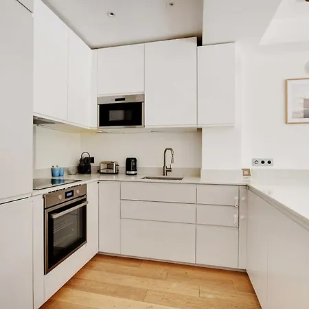 Appartamento Passy - Eiffel Tower - Amazing 2br With Garden Parigi