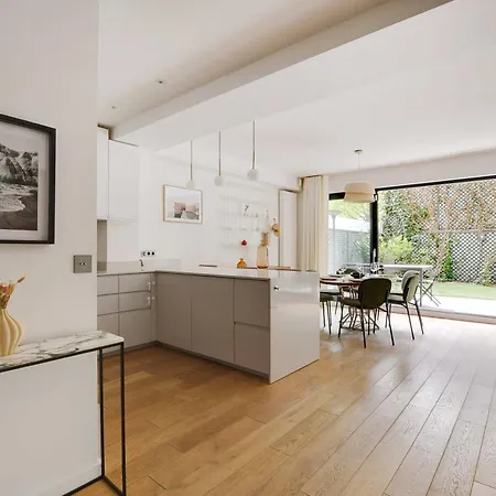 Passy - Eiffel Tower - Amazing 2br With Garden Parigi