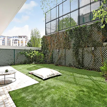 Passy - Eiffel Tower - Amazing 2br With Garden Appartamento Parigi
