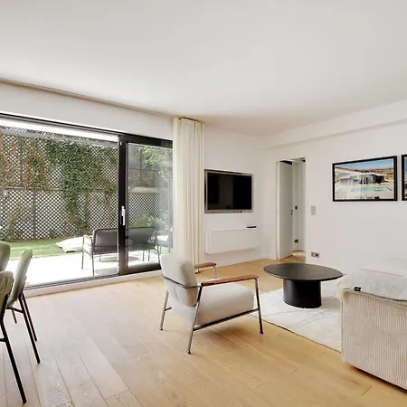 Passy - Eiffel Tower - Amazing 2br With Garden Appartamento *