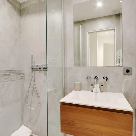 Appartamento Passy - Eiffel Tower - Amazing 2br With Garden Parigi