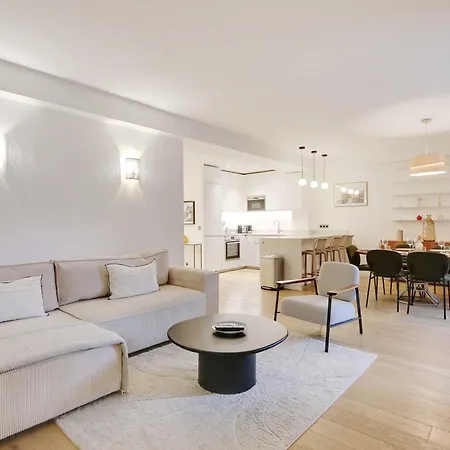 Passy - Eiffel Tower - Amazing 2br With Garden Appartamento *